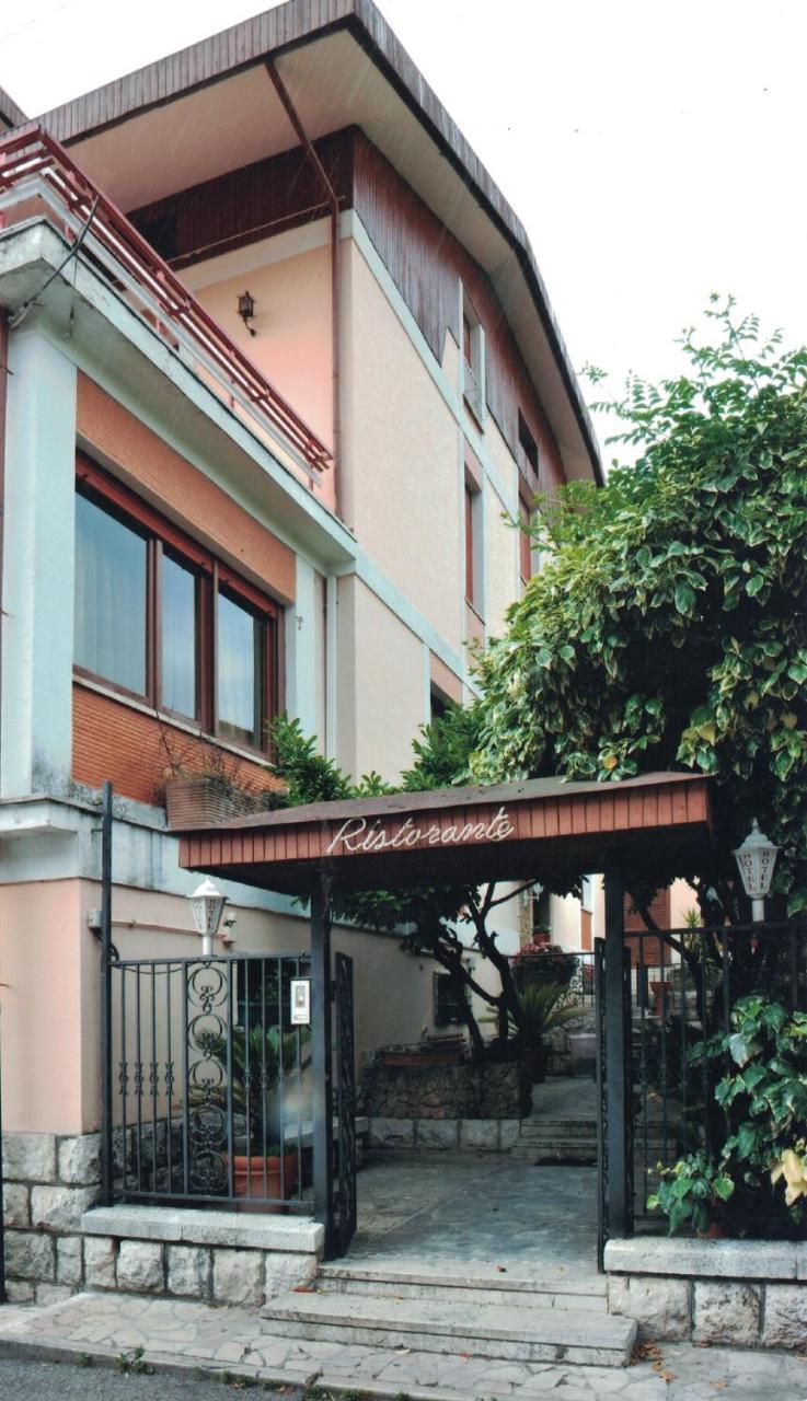 Albergo La Perla Civitella Roveto 외부 사진